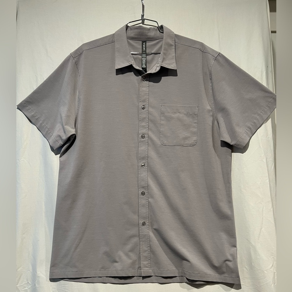 Vuori Men’s Casual Short Sleeve Button Down Shirt in Gray